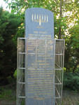 Pamätník pred synagógou